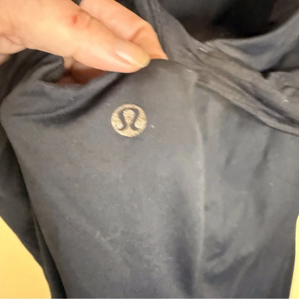Lululemon Twisted Racerback Adjustable Bra Tank‎ Top Black Size 4 Pads Included